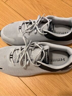 Under Armour Women's Charged Athletic Shoes Size 11 - Light Gray & Black
